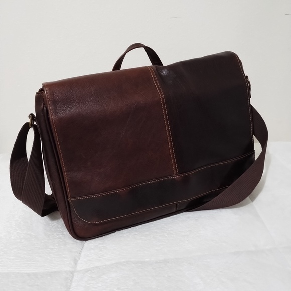 Wilsons Leather Other - Wilson leather Messenger Bag